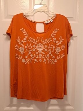 Cato Orange Short Sleeve Scoop Neck Top with White Floral Embroidery